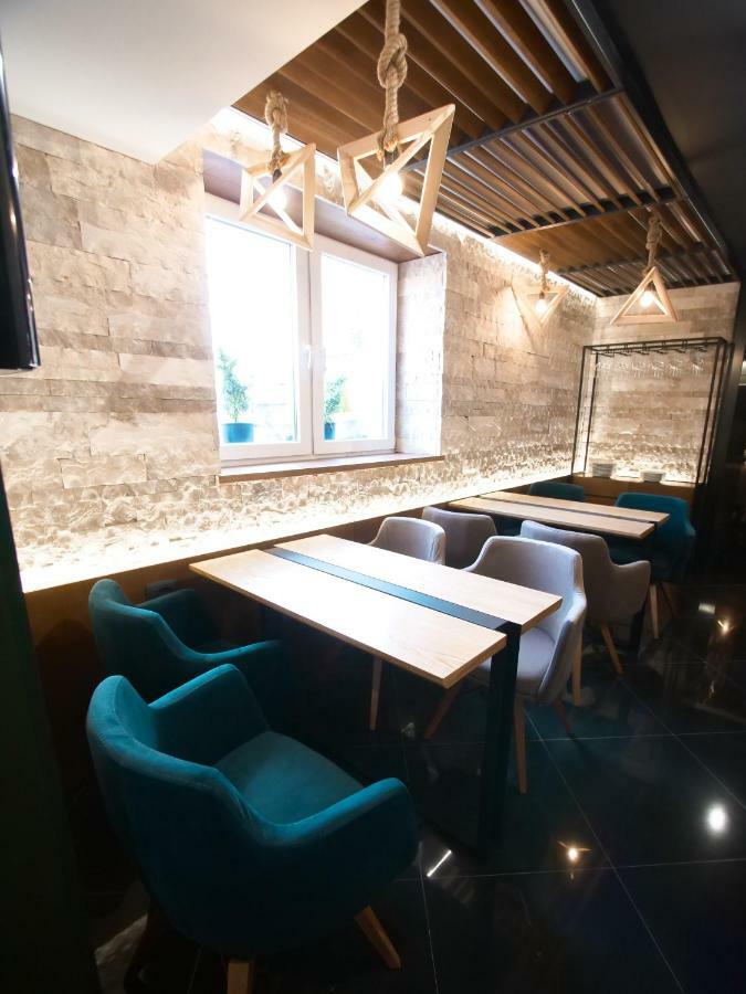Lahuta Hotel *